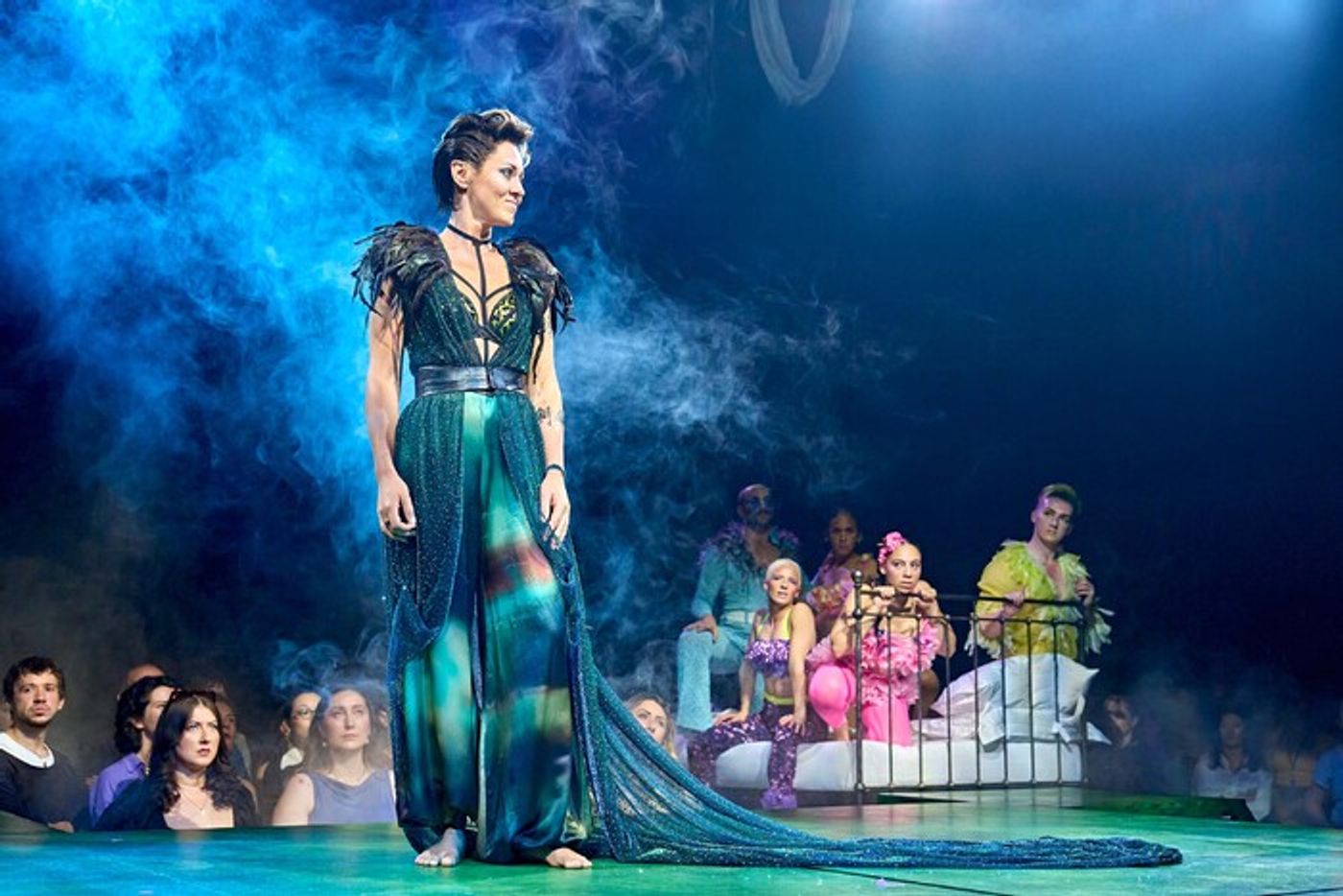 Photos: A MIDSUMMER NIGHT'S DREAM at the Bridge Theatre  Image