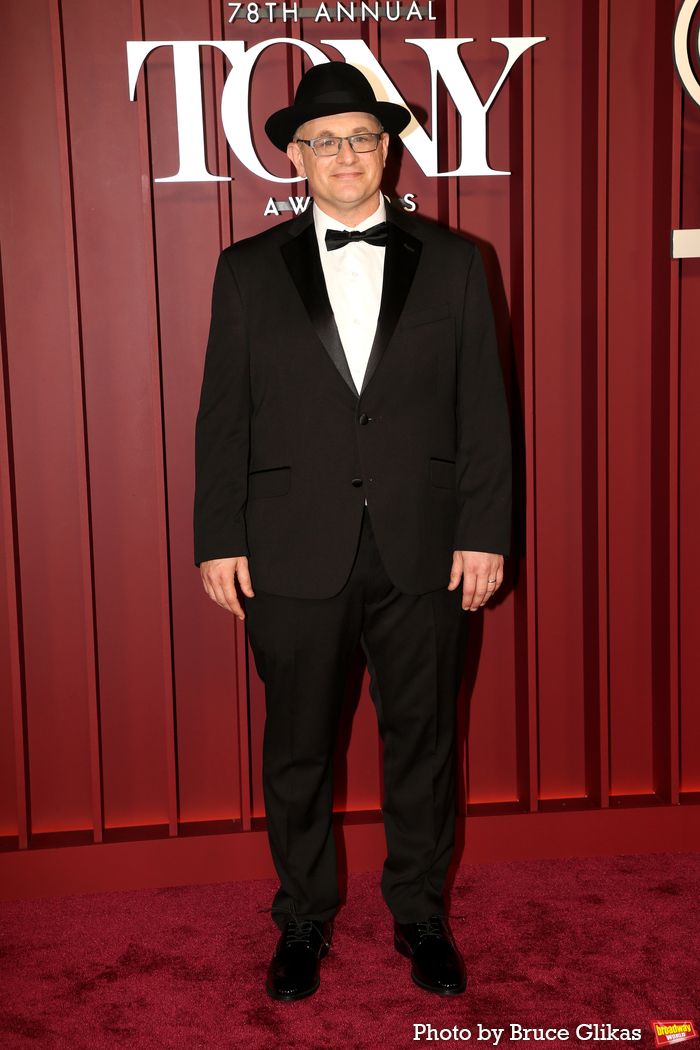 Photos: 2025 Tony Awards- Stars Walk the Red Carpet — photo 419 of 504