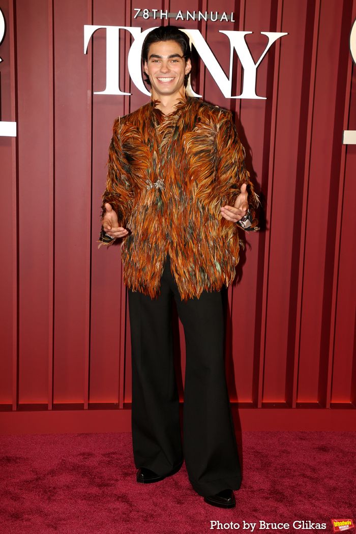 Photos: 2025 Tony Awards- Stars Walk the Red Carpet — photo 435 of 504