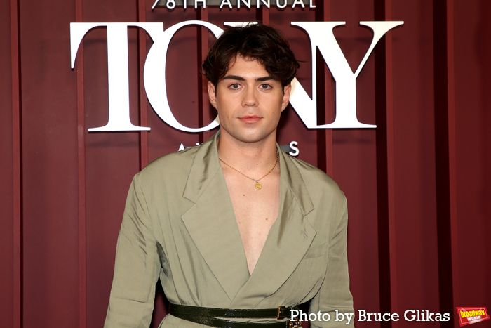 Photos: 2025 Tony Awards- Stars Walk the Red Carpet — photo 438 of 504