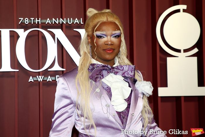Photos: 2025 Tony Awards- Stars Walk the Red Carpet — photo 451 of 504