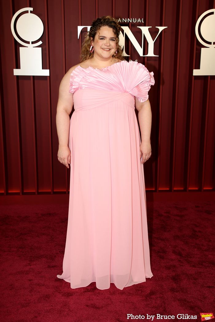Photos: 2025 Tony Awards- Stars Walk the Red Carpet — photo 484 of 504