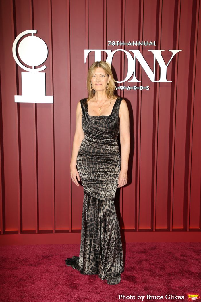 Photos: 2025 Tony Awards- Stars Walk the Red Carpet — photo 371 of 504