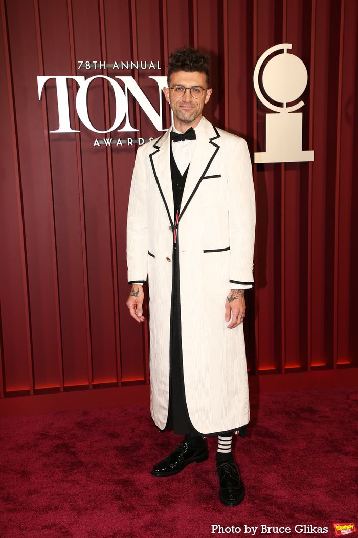 Photos: 2025 Tony Awards- Stars Walk the Red Carpet — photo 410 of 504