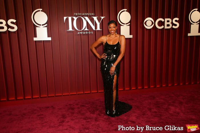 Photos: 2025 Tony Awards- Stars Walk the Red Carpet — photo 296 of 504