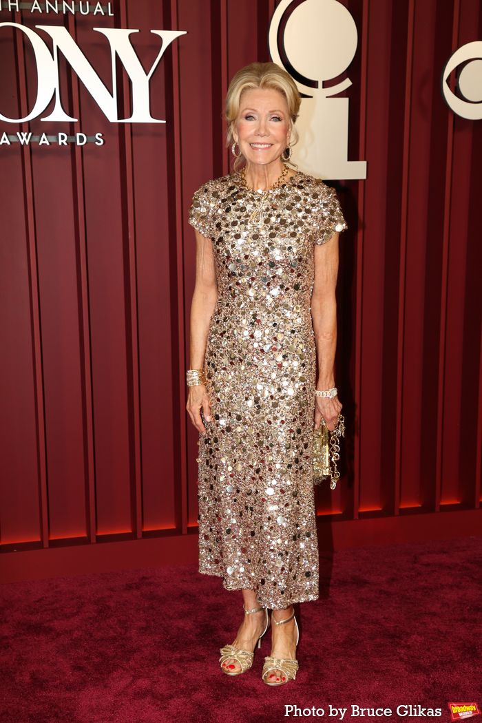 Photos: 2025 Tony Awards- Stars Walk the Red Carpet — photo 306 of 504