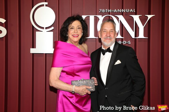 Photos: 2025 Tony Awards- Stars Walk the Red Carpet — photo 307 of 504