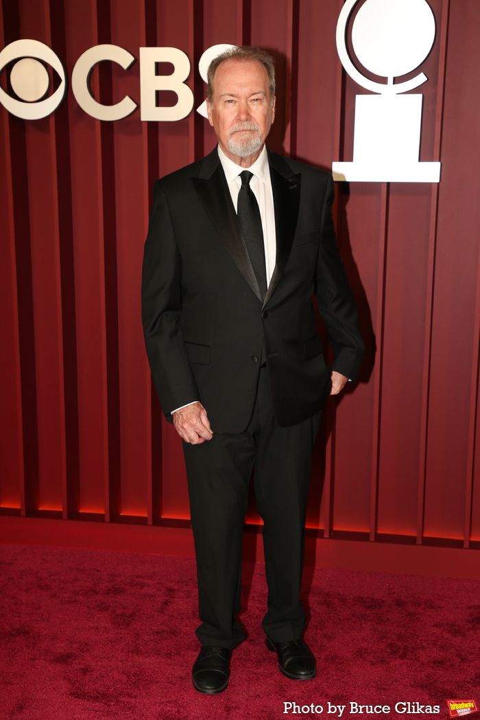 Photos: 2025 Tony Awards- Stars Walk the Red Carpet — photo 336 of 504