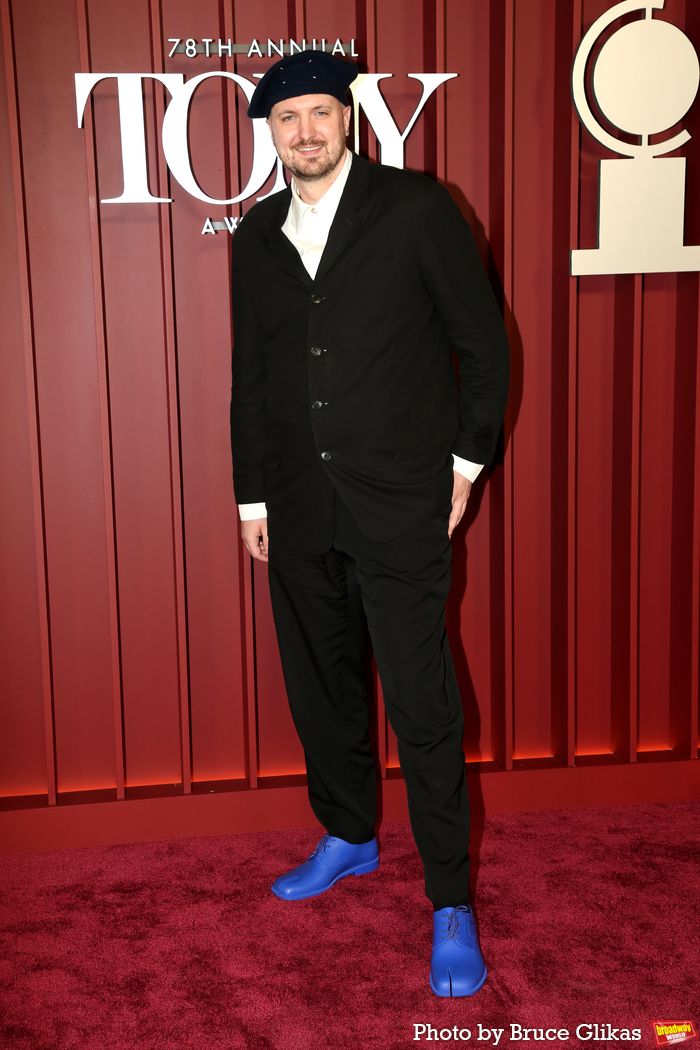 Photos: 2025 Tony Awards- Stars Walk the Red Carpet — photo 91 of 504