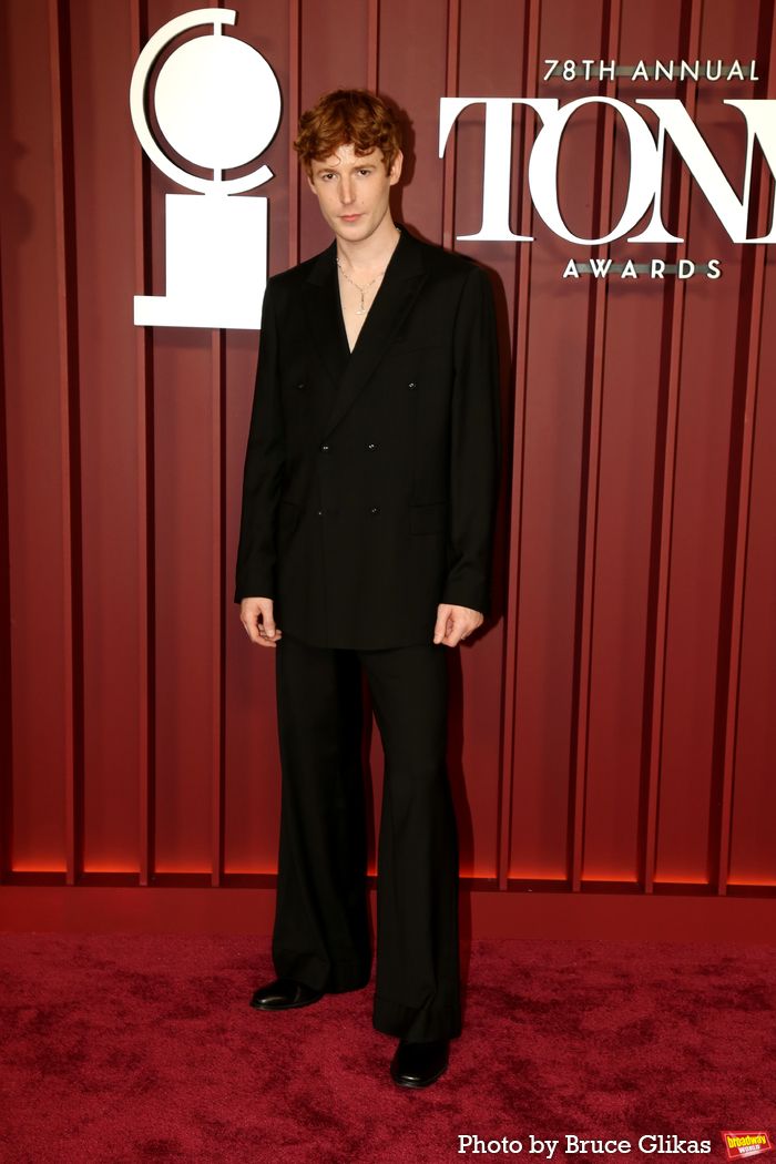 Photos: 2025 Tony Awards- Stars Walk the Red Carpet — photo 99 of 504