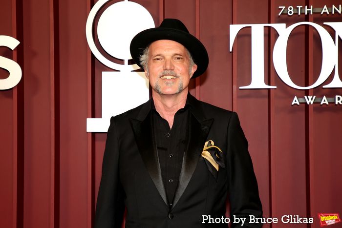 Photos: 2025 Tony Awards- Stars Walk the Red Carpet — photo 124 of 504