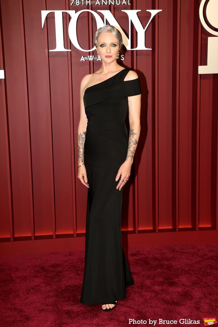 Photos: 2025 Tony Awards- Stars Walk the Red Carpet — photo 152 of 504
