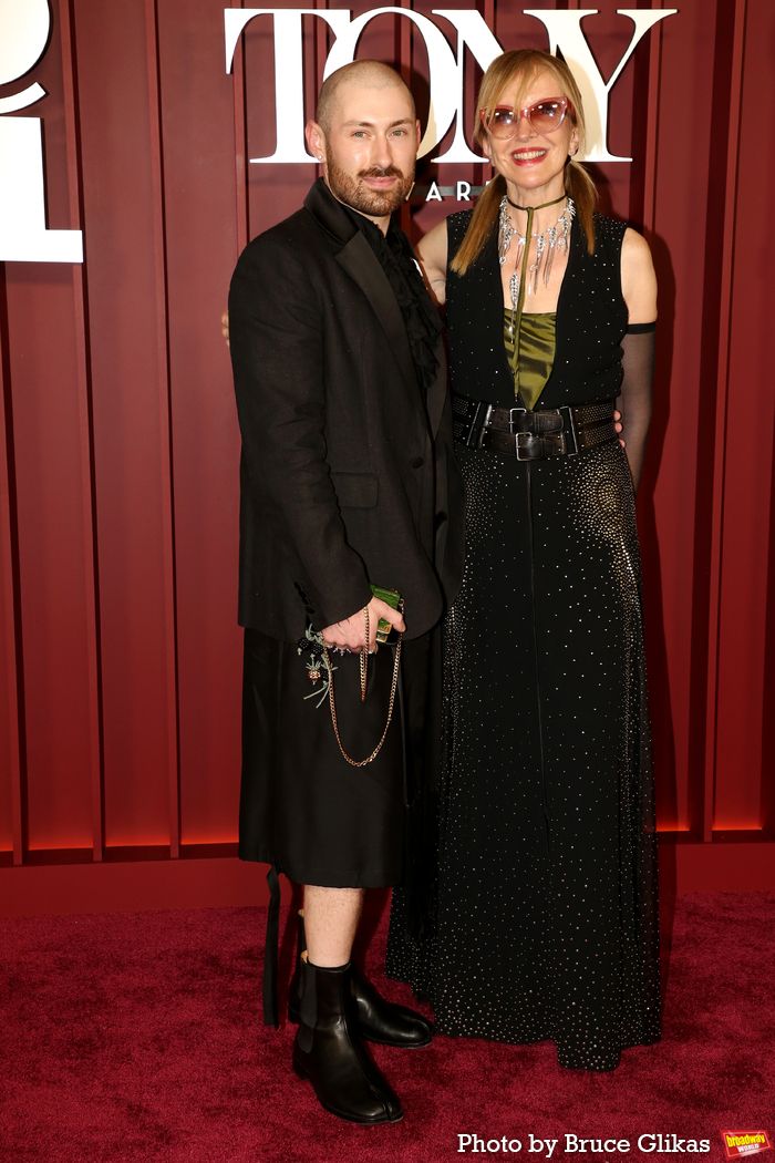 Photos: 2025 Tony Awards- Stars Walk the Red Carpet — photo 153 of 504