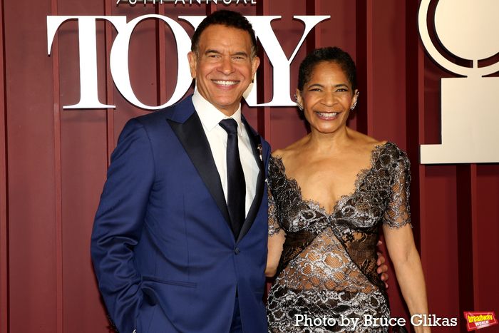 Photos: 2025 Tony Awards- Stars Walk the Red Carpet — photo 165 of 504