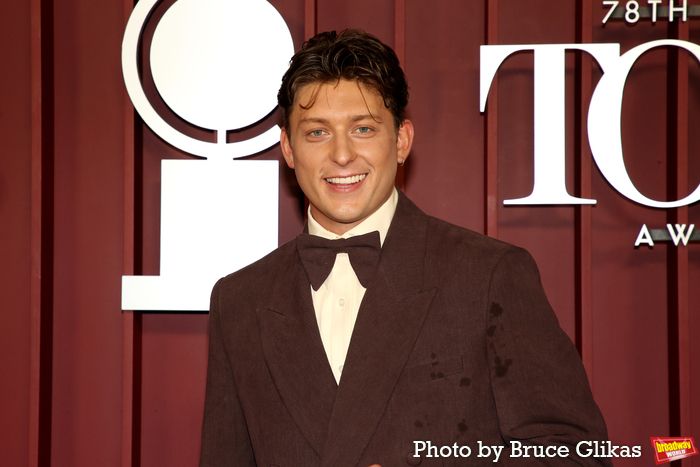 Photos: 2025 Tony Awards- Stars Walk the Red Carpet — photo 195 of 504