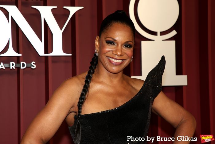 Photos: 2025 Tony Awards- Stars Walk the Red Carpet — photo 199 of 504