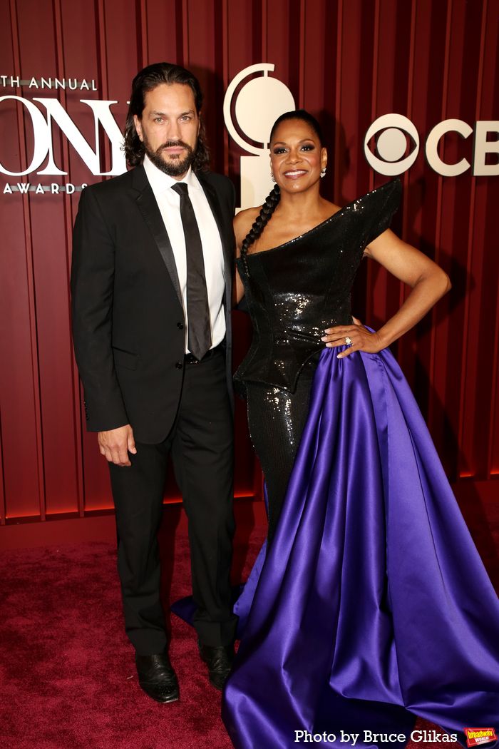 Photos: 2025 Tony Awards- Stars Walk the Red Carpet — photo 200 of 504