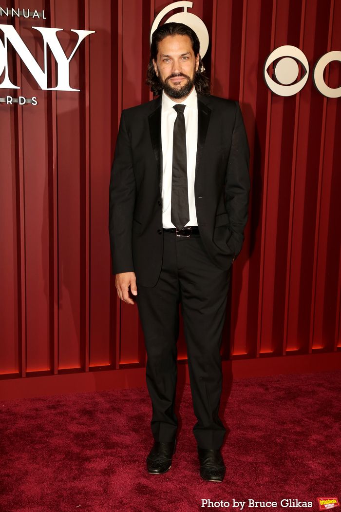 Photos: 2025 Tony Awards- Stars Walk the Red Carpet — photo 202 of 504