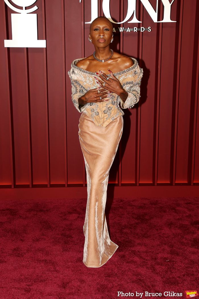 Photos: 2025 Tony Awards- Stars Walk the Red Carpet — photo 246 of 504