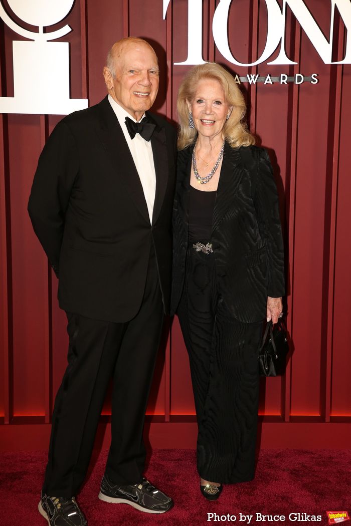 Photos: 2025 Tony Awards- Stars Walk the Red Carpet — photo 2 of 504