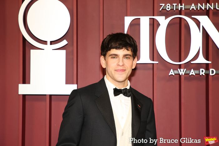 Photos: 2025 Tony Awards- Stars Walk the Red Carpet — photo 28 of 504