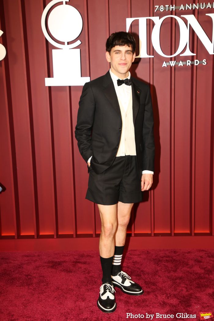 Photos: 2025 Tony Awards- Stars Walk the Red Carpet — photo 29 of 504