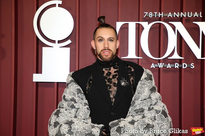 Photos: 2025 Tony Awards- Stars Walk the Red Carpet — photo 33 of 504