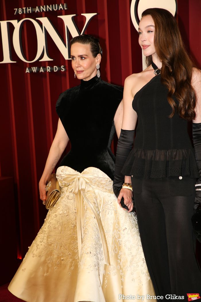 Photos: 2025 Tony Awards- Stars Walk the Red Carpet — photo 39 of 504