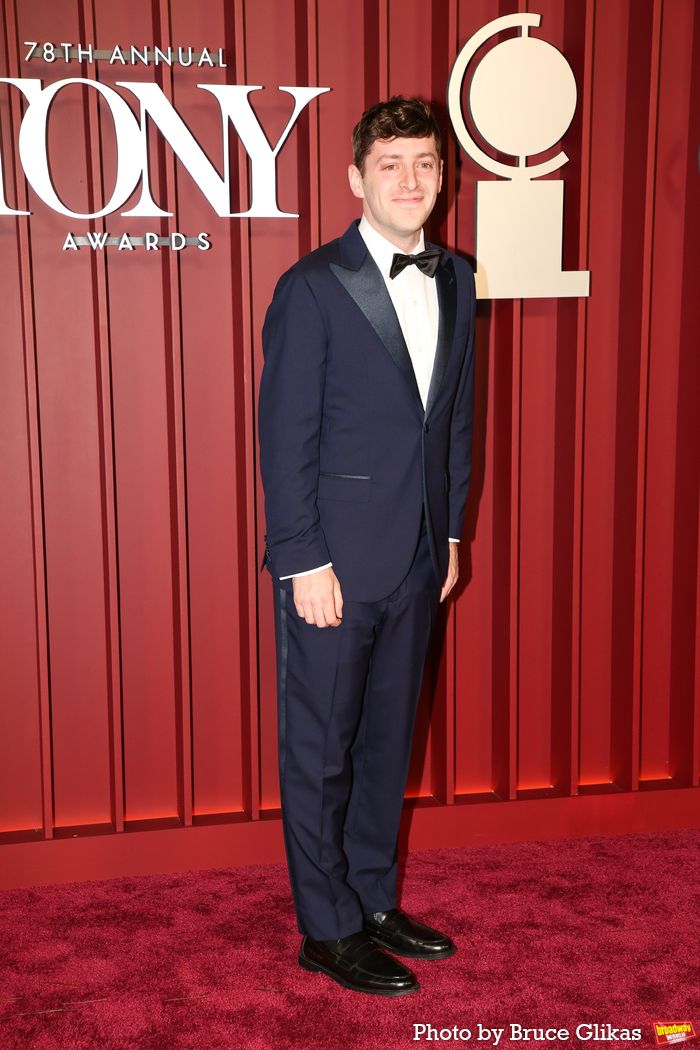 Photos: 2025 Tony Awards- Stars Walk the Red Carpet — photo 53 of 504
