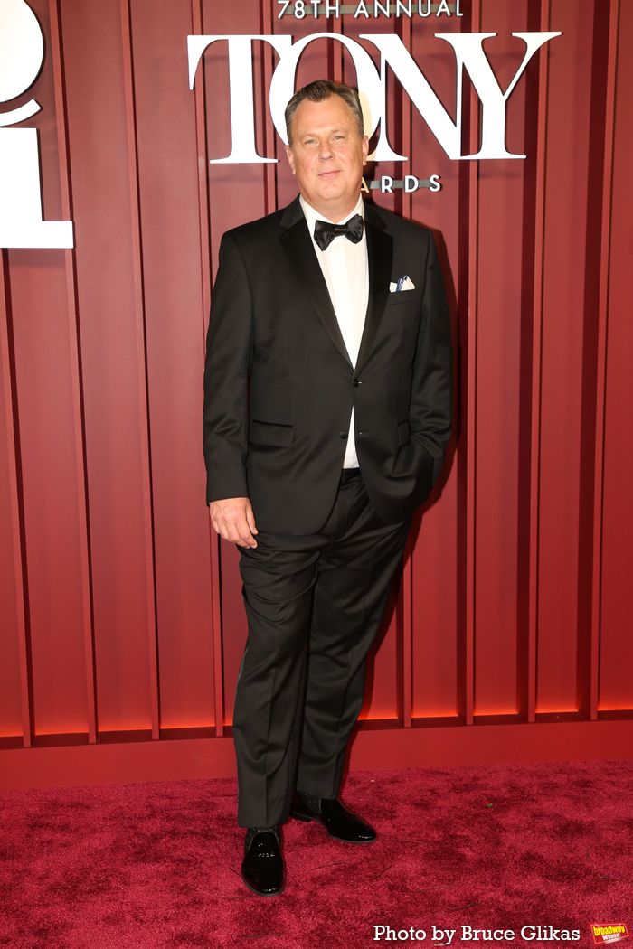 Photos: 2025 Tony Awards- Stars Walk the Red Carpet — photo 63 of 504