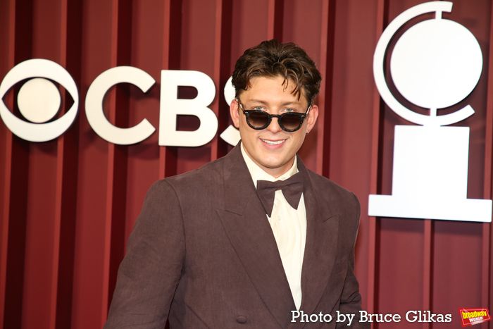 Photos: 2025 Tony Awards- Stars Walk the Red Carpet — photo 71 of 504