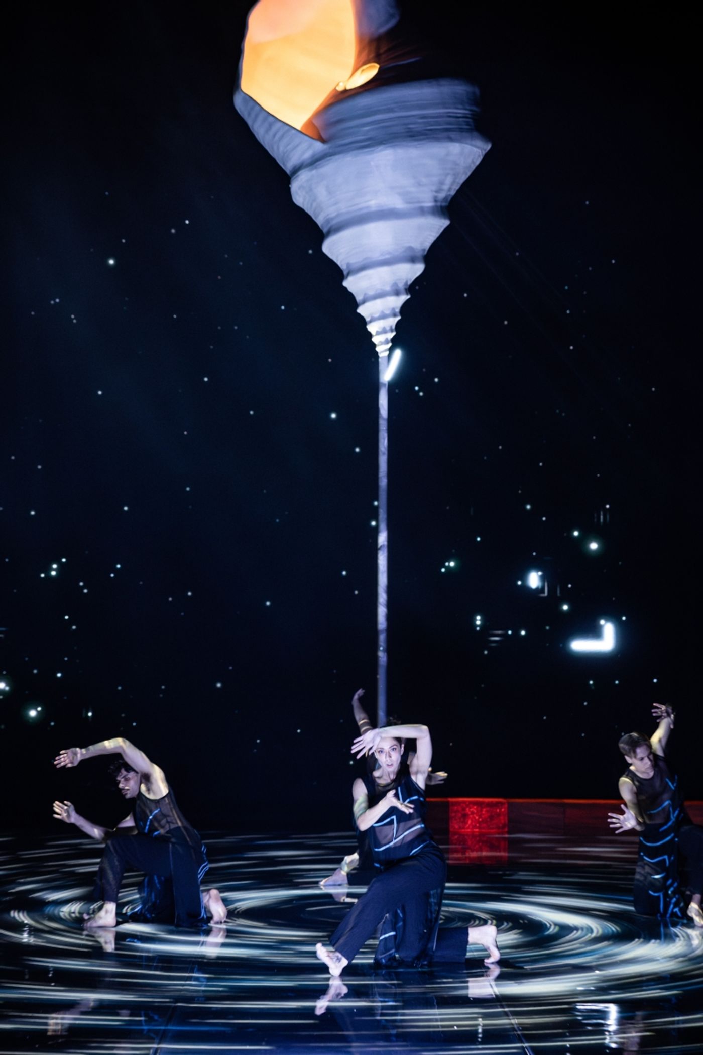 Review: Bangarra Blooms with The Extraordinary Glow Of ILLUME  Image