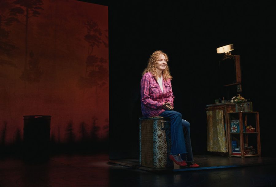Photos: Emmy-Winner Jean Smart Stars In CALL ME IZZY On Broadway Image