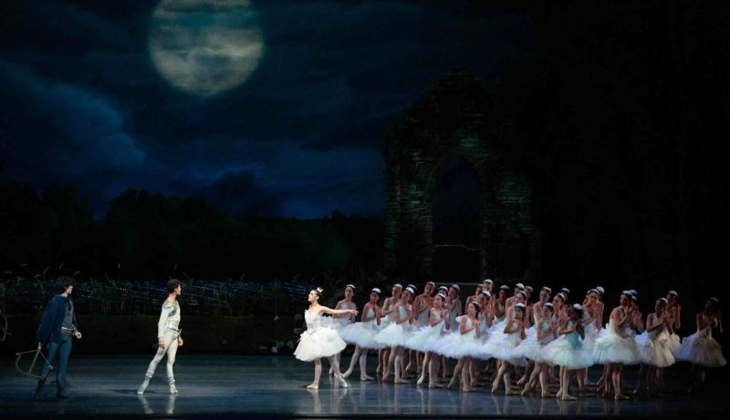 From Ballet to Broadway and Back: SWAN LAKE's Andrei Chagas Talks Musical Theater  Image
