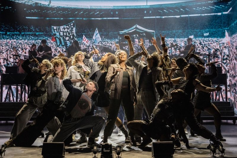 Review: JUST FOR ONE DAY, Shaftesbury Theatre Image