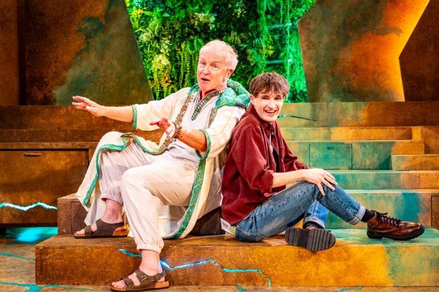 Review: KING OF PANGEA, King’s Head Theatre Image