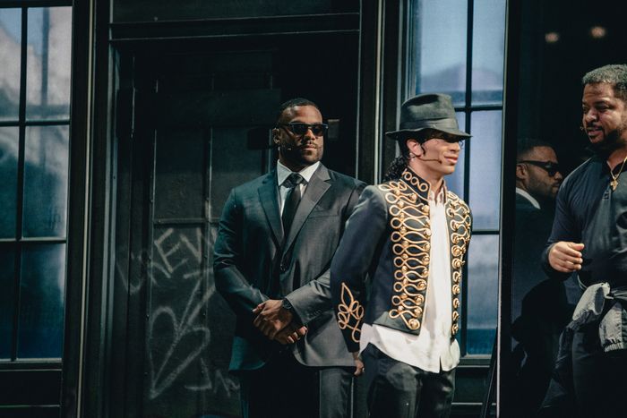 Photos/Video: NFL Star Solomon Thomas Makes Broadway Debut in MJ THE MUSICAL — photo 5 of 14