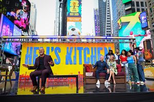 SAM CHAMPION, LARA SPENCER, CAST OF HELL’S KITCHEN @ BroadwayWorld SAM CHAMPION, LARA SPENCER, CAST OF HELL’S KITCHEN Photo