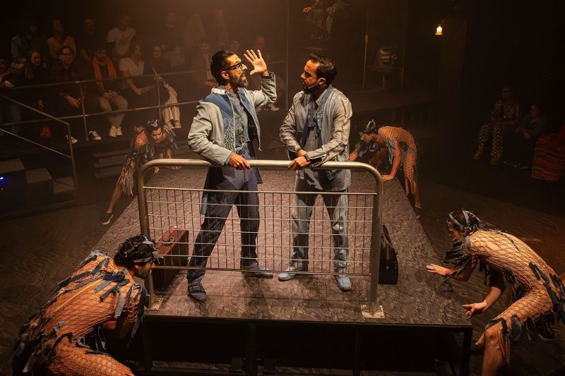 With Vibrant Production Covered in Poetry and Reflection, Musical JOÃO Closes 25-Year Trilogy of Cia. da Revista  Image
