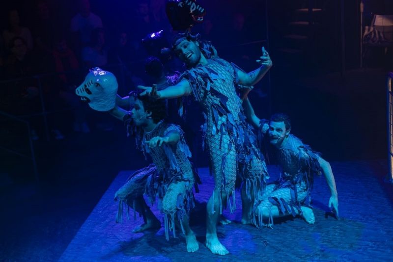 With Vibrant Production Covered in Poetry and Reflection, Musical JOÃO Closes 25-Year Trilogy of Cia. da Revista  Image
