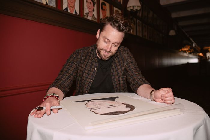 Photos: Kieran Culkin Receives Sardi's Portrait — photo 4 of 14