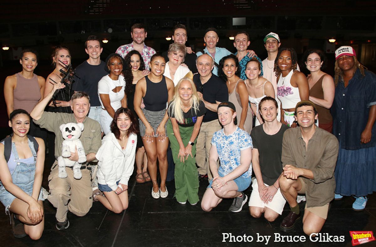 Kristin Chenoweth poses with Jasmine Amy Rogers & the cast of 'Boop! The Musical' at 