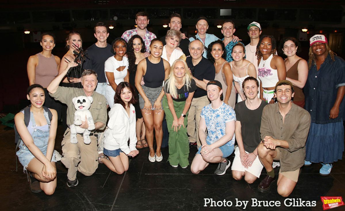 Kristin Chenoweth poses with Jasmine Amy Rogers & the cast of 'Boop! The Musical' at 