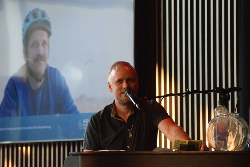 Review: MAD HATTERS DUELING PIANOS at MAD House 101 Restaurant & Bar  Image