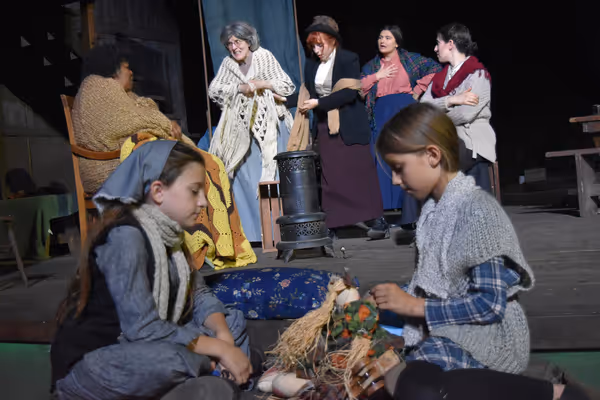 Foreground: Aralyn Wilson, Georgiana Swanson  Background: Earnestine Phillips, Susan  Photo