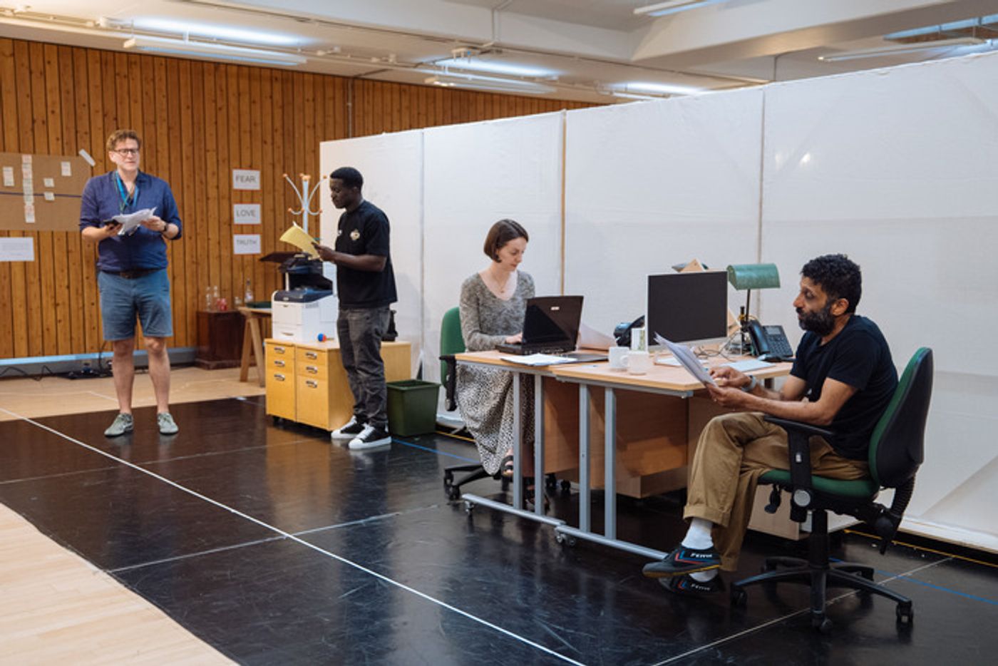 Photos: ESTATE In Rehearsal At The National Theatre  Image