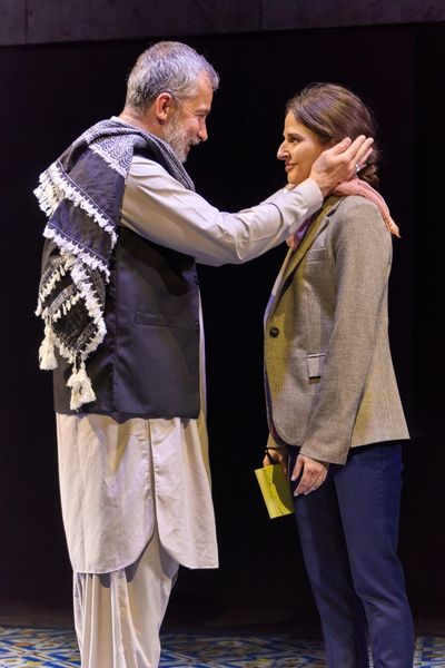 Dariush Kashani, Stephanie Nur  Photo