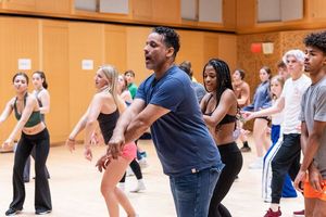 Luis Salgado en los ensayos con Feature Group @ BroadwayWorld Luis Salgado en los ensayos con Feature Group Photo