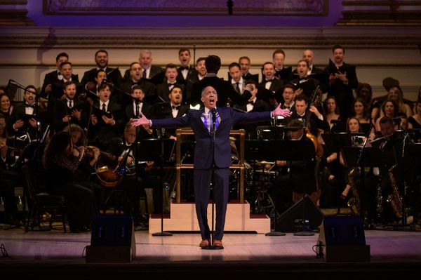 Thom Sesma sings “It Takes a Woman” Photo