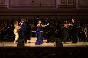 Erika Henningsen, Grey Henson, Barbara Walsh, Samantha Williams, Jak Malone in “Dan Photo